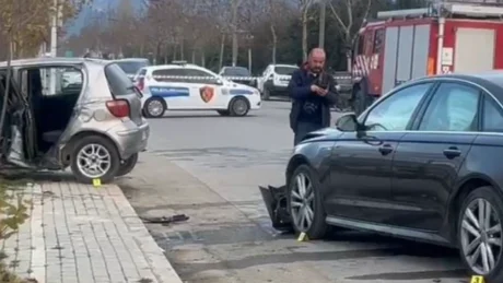 Aksident trondites në vend! Përplasen dy makina, 4 persona thuhet se…