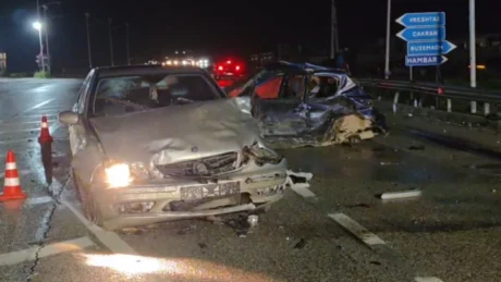 Aksident tragjik në vend! Dy makina bëhen copash, vd*s 20 vjecari