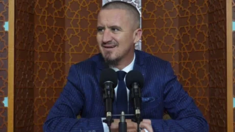 Një nga Imamet më të komentuar në rrjet, do habiteni sa fëmijë paska hoxhë Ahmed Kalaja!