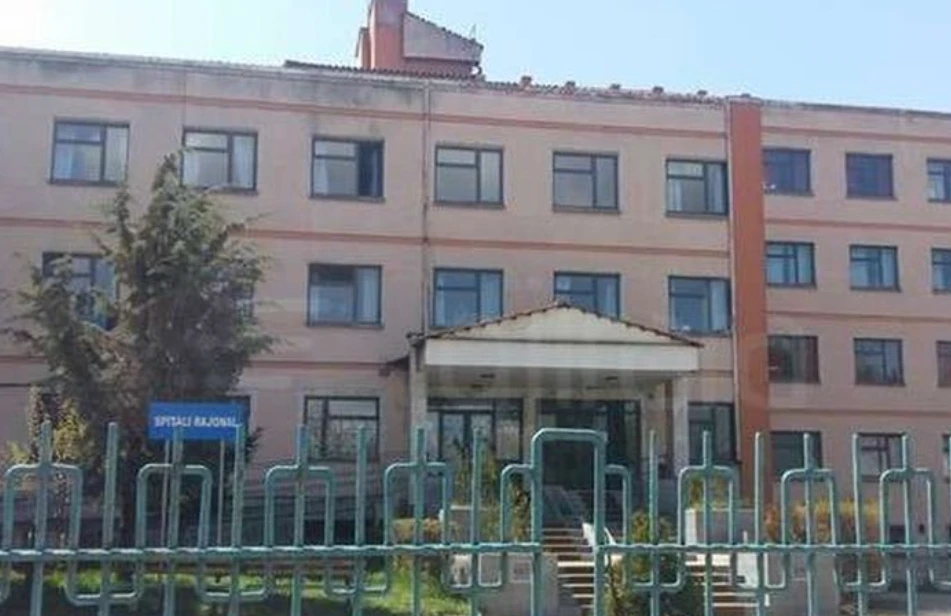 U gjet në gjendje të rënduar shëndetësore në rrugë, humb jetën 40 vjecari në vend