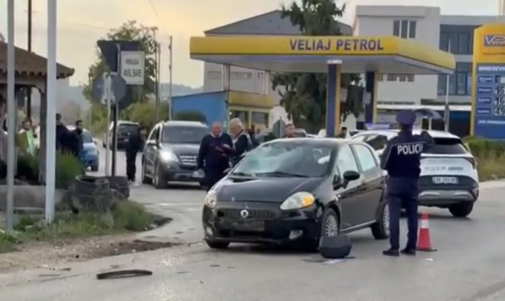 Aksident i rëndë në vend! Makina përplaset me motomjetin, shoferi i motomjetit…