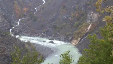 Po kthehej në banesë, por vd*kja e gjeti në rrugë! 49 vjecari bie në lumë dhe humb jetën