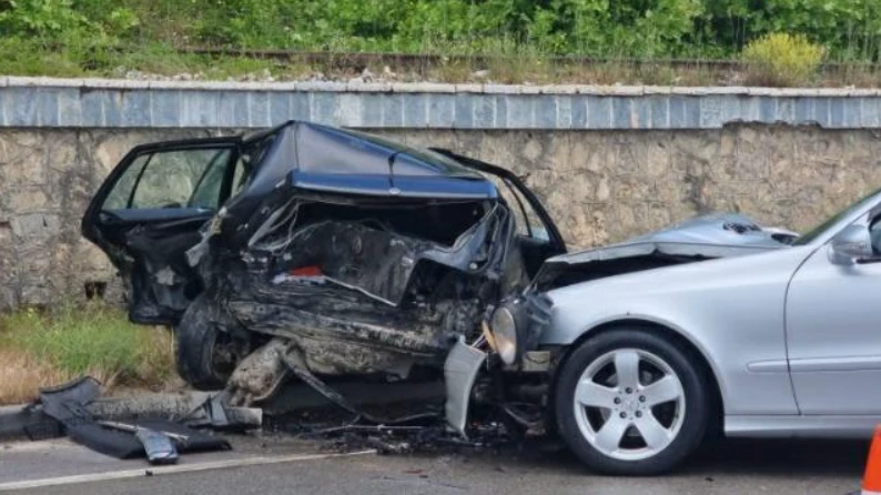 Aksident tronditës në vend! Humb jetën një grua, raportohet se shoferi…