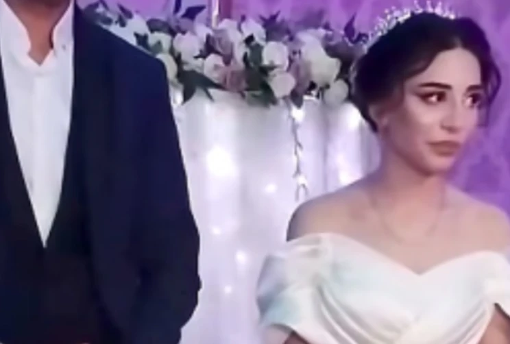 E tmerrshme! Ky ishte fustani ‘i hapur’ që nusja 19 vjecare i dha fund jetës për shkak të kritikave të vjehrrëve