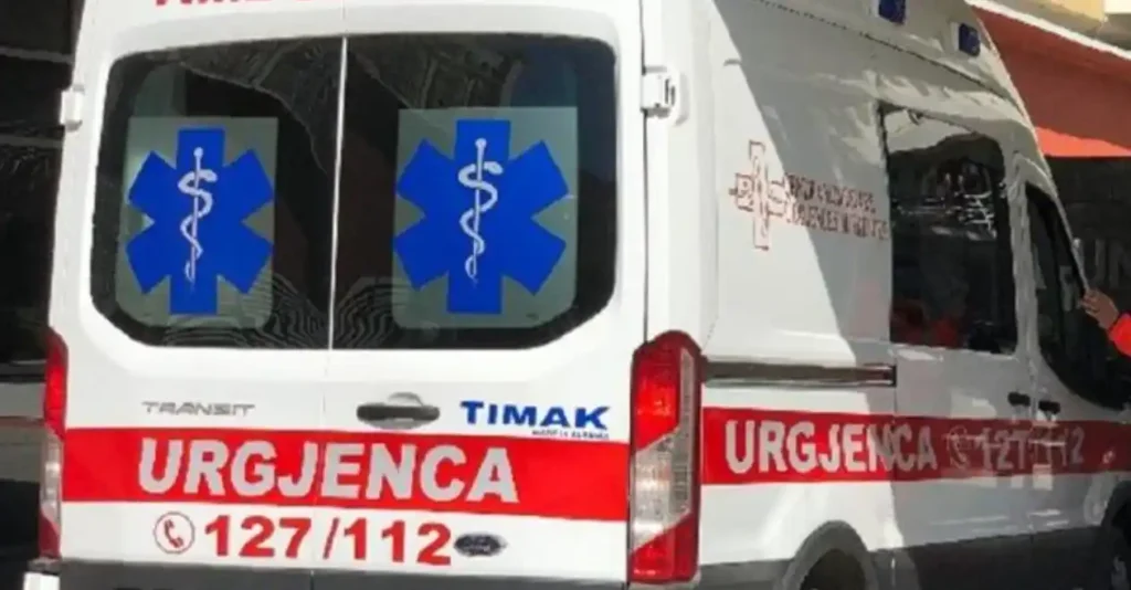 Aksident me vd*kje në autostradën Tiranë-Durrës, makina përplaset me bordurat anësore të rrugës! 28-vjeçari ndërron jetë në spital