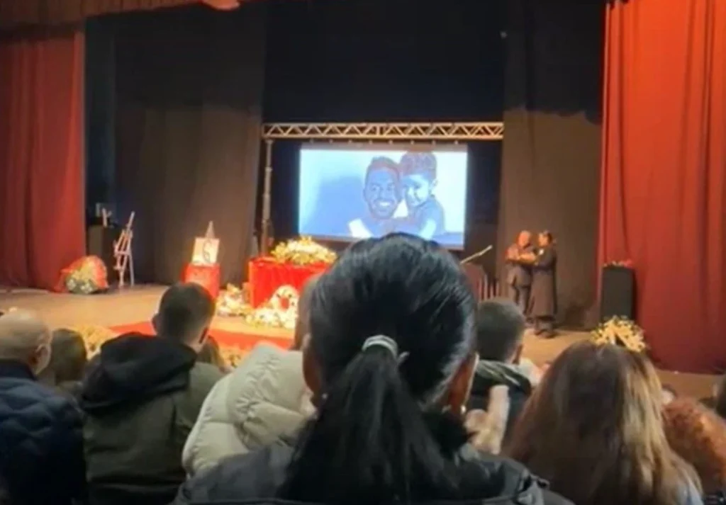 Të gjithë në këmbë, me lot dhe zemër të thyer japin DUARTROKITJEN e fundit për të madhin Shpat Kasapi! (Video)