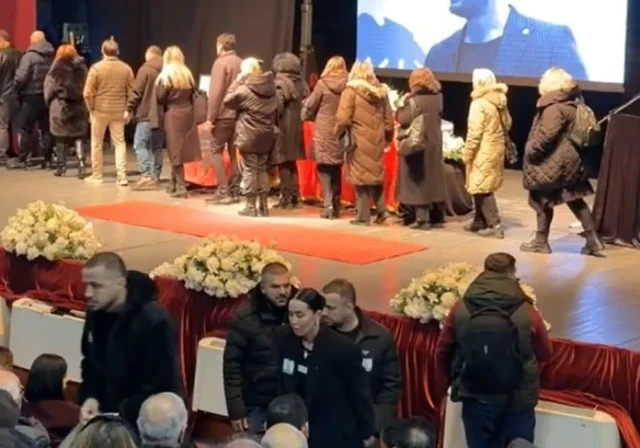 Shpat Kasapit iu dha lamtumira e fundit sot, Rezart Veleshnja bënë REAGIMIN E ASHPER ‘Turp të keni…’