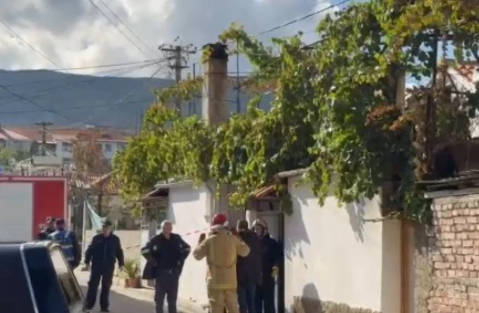 TRAGJIKE ne Vedn /Bie Zjarr ne banese humb jeten nëna, edhe djali 14-vjeçar: DETAJE