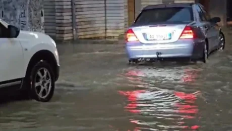 Situata kritike për shkak për reshjeve në vend! Përmbytjet shkaktojnë kaos në qytete, banorët…