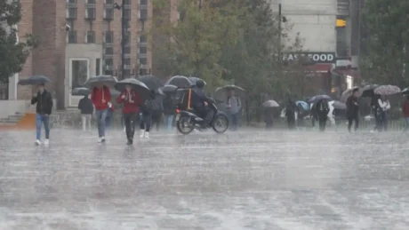 Dita e sotme me stuhi dhe rrebeshe! Kujdes pas mesditës, parashikohet për…