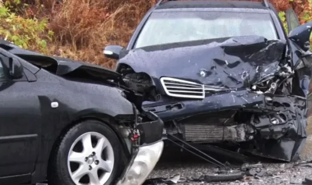 E Diela me aksident: 3 makina përpIasen me njëra-tjetrën, një pasagjere…