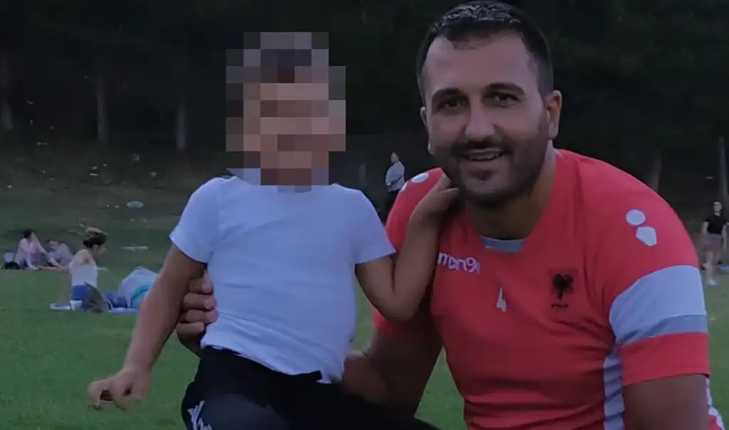 E zuri korenti duke riparuar kabllot e internetit në një shtyllë elektrike, ish-trajneri lë pas dy fëmijë