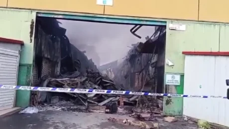 Gjithcka e bërë shkrumb e hi! Dalin pamjet e trishta nga tregu i ‘5 Majit’, riaktivizohen disa vatra zjarri