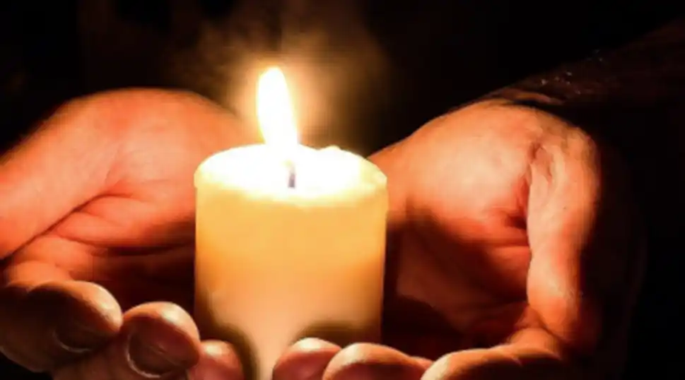 Tragjedi në klasë/ Mësuesi ndërron jetë papritur para studentëve