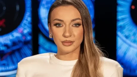 ‘I fejuari ju vr* në oborrin e shtëpisë..’ Zbardhen detaje trishtuese nga jeta e banores më të re në BBVA5