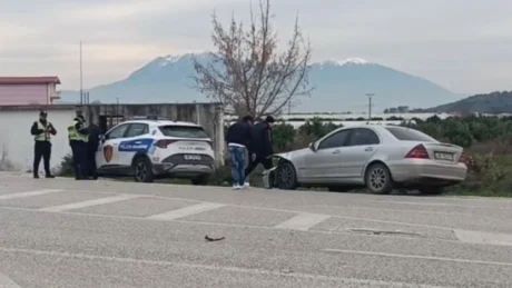 Aksident i rëndë në vend! Tre makina përplasen me njëra tjetrën, raportohet se…