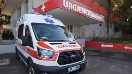 Tentoi të kalonte lumin, por nuk ja doli! Rrjedha e fortë e ujit e rrëmben, humb jetën gruaja