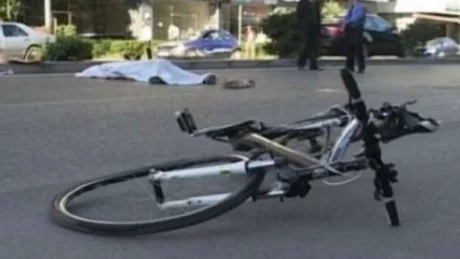 Aksident me vd*kje në vend! Makina merr përpara bicikleten, humb jetën një person