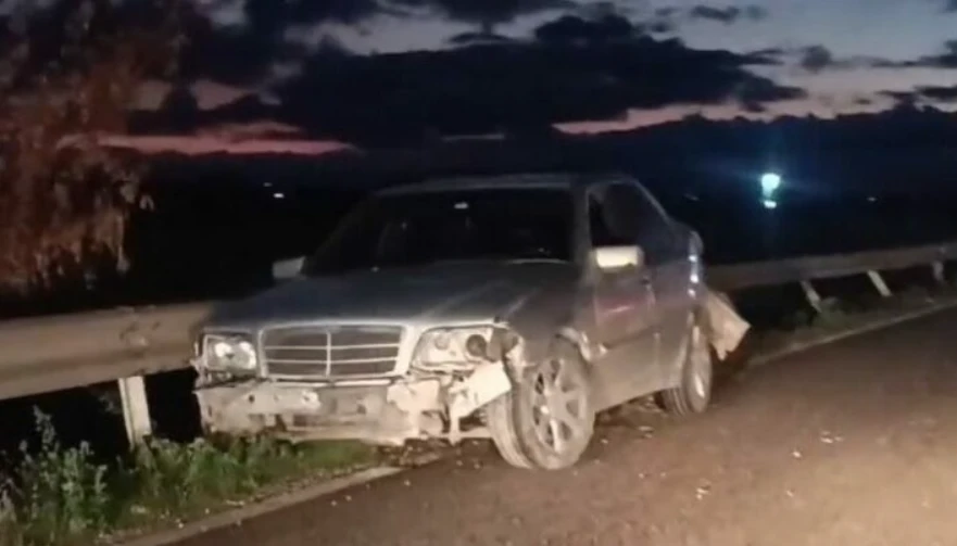 Aksident i frikshëm në vend! Makina humb kontrrollin dhe përplaset me makinën tjetër, raportohet…