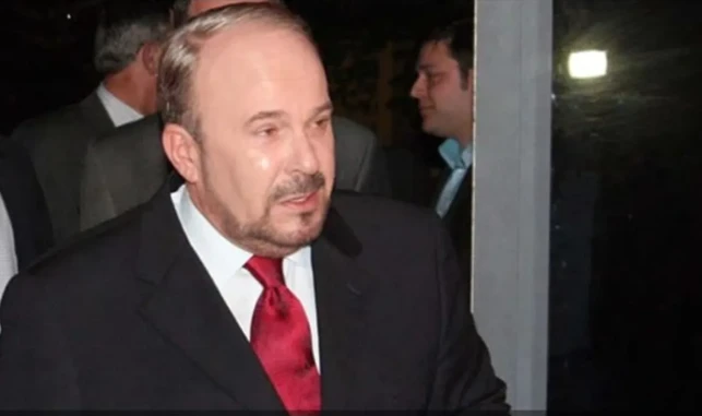 Nuk mbahen lotët nga kjo video e RRALLE e Fatos Nanos ‘Jam i pishmanit që bëra…’