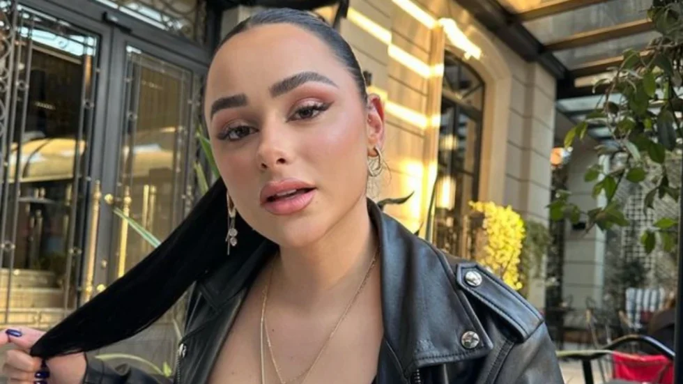 Egli Tako poston foto e zh*eshur nga dhoma e hotelit