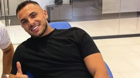 “Duhet të ndalojmë…”- Edi në momente të afërta me këtë banore — nuk është Dolce