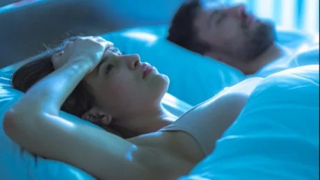 Djersitja e tepert gjate nates eshte nje shenje e perbashket e ketyre 5 probleme shendetesore