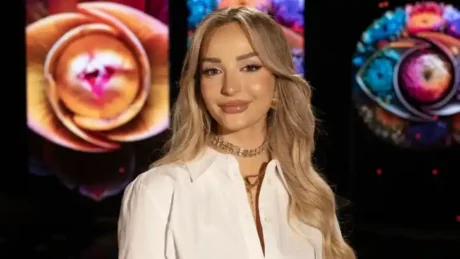 E PAPRITUR/ Selin PUTH në buzë… (Video)