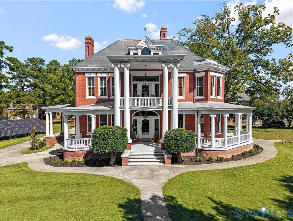 $485,000 l Historic residence in Virginia: 5 beds & 5 baths
