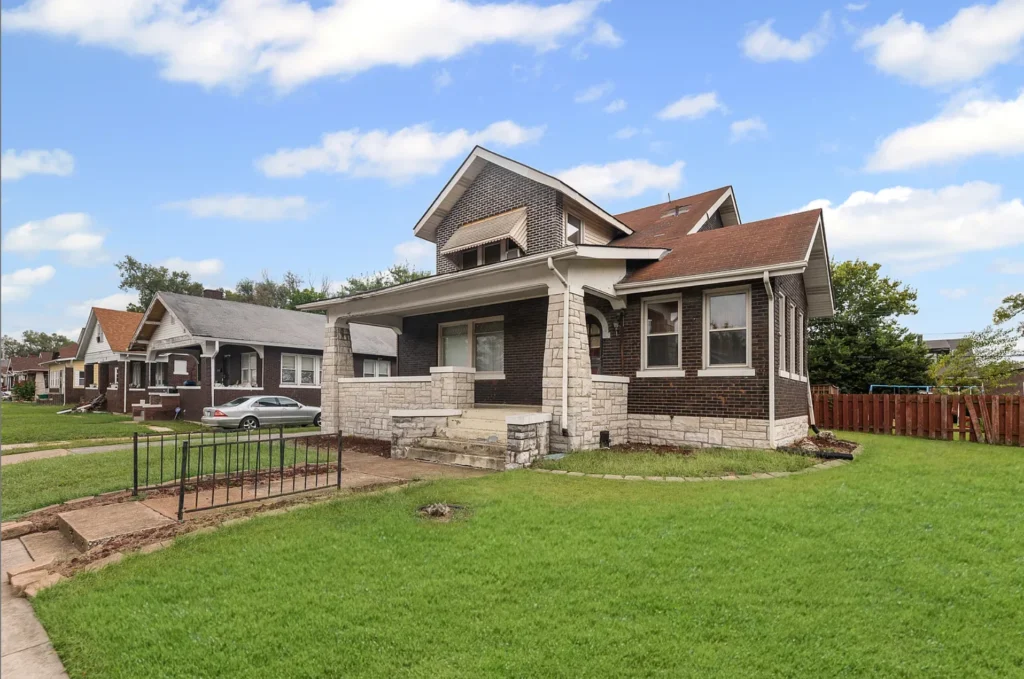 Price cut: $6K-Charming and Spacious Home With Incredible Potential – 622 Alhambra Ct, East Saint Louis, IL